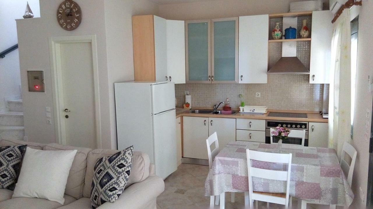 Cute Maisonette No2 On Coastal Sidewalk Nikiti  Luaran gambar